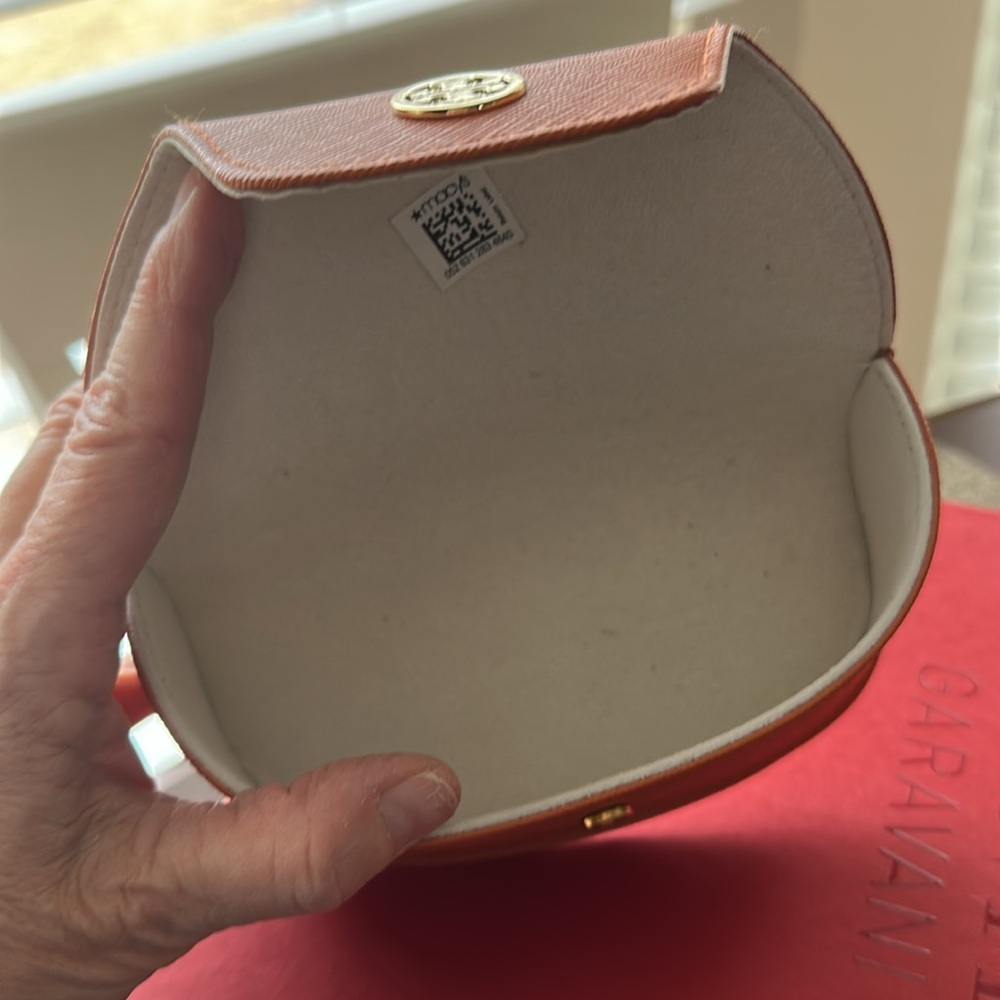 Tory Burch Black Frame Sunglasses with Brown Gradient Lenses - Picture 9 of 11